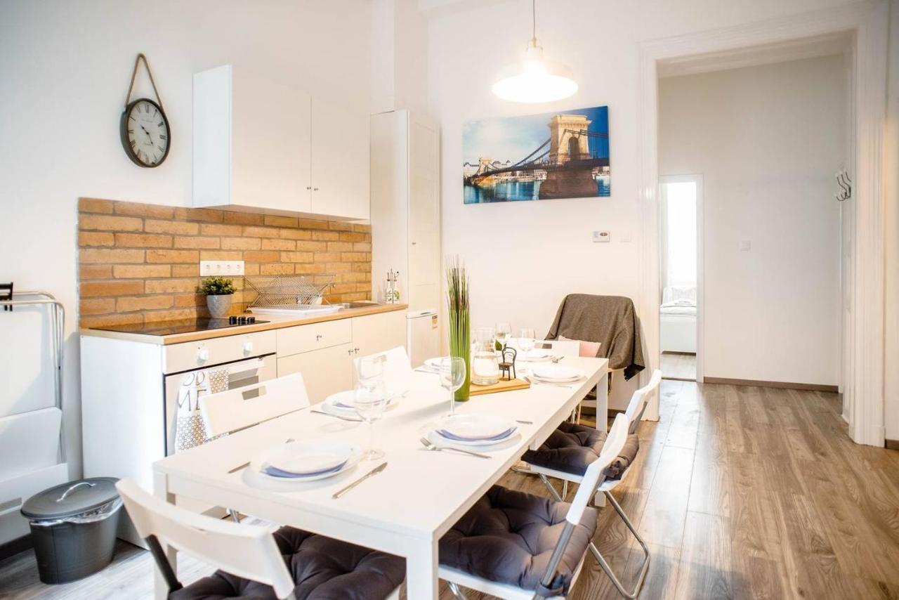Comfy, Renewed 3 Bedroom Apt In Center Budapest Kültér fotó