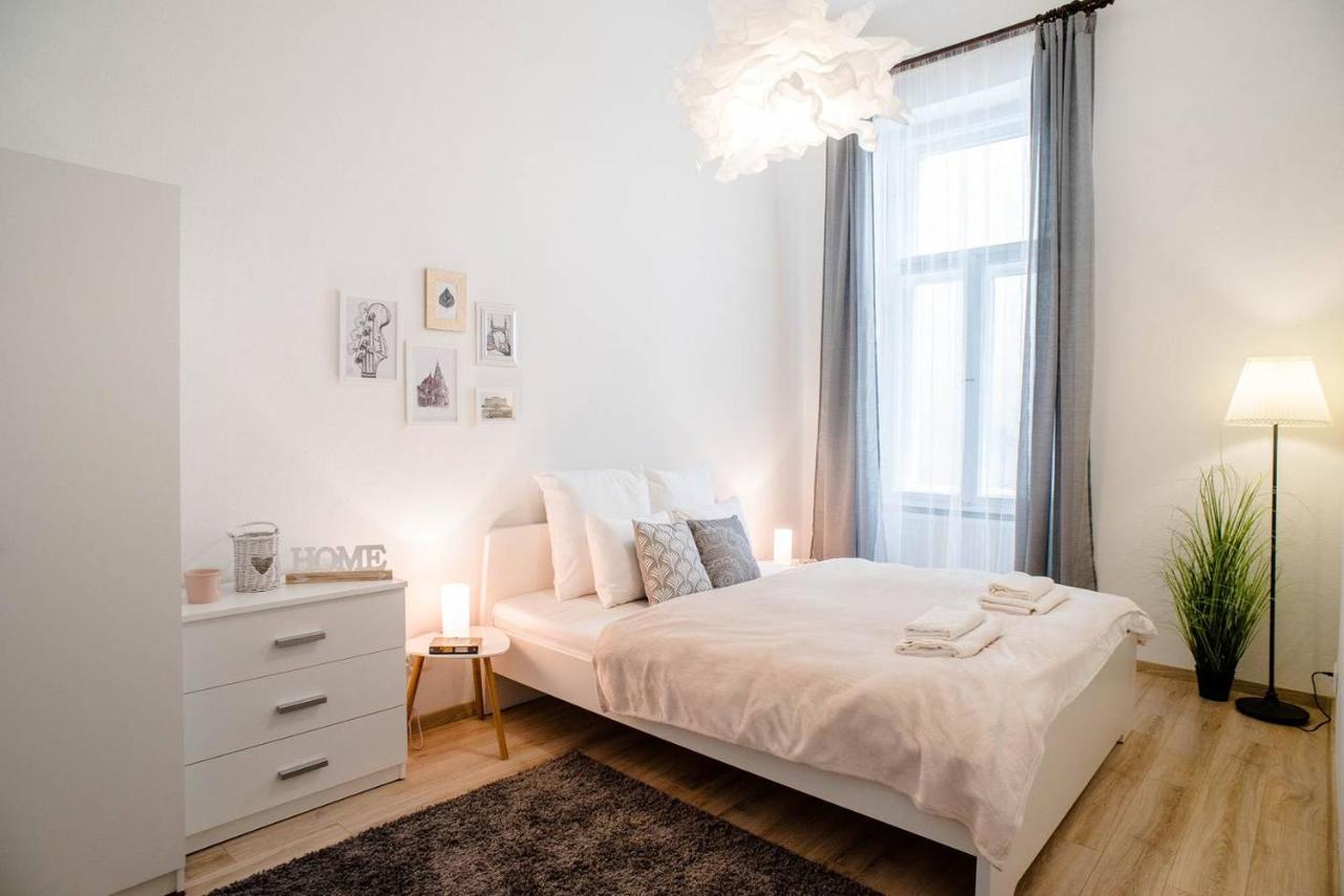 Comfy, Renewed 3 Bedroom Apt In Center Budapest Kültér fotó