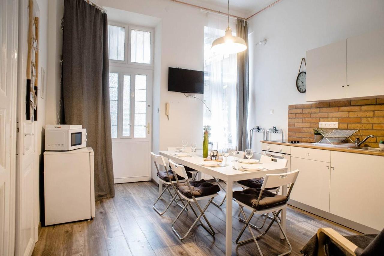 Comfy, Renewed 3 Bedroom Apt In Center Budapest Kültér fotó