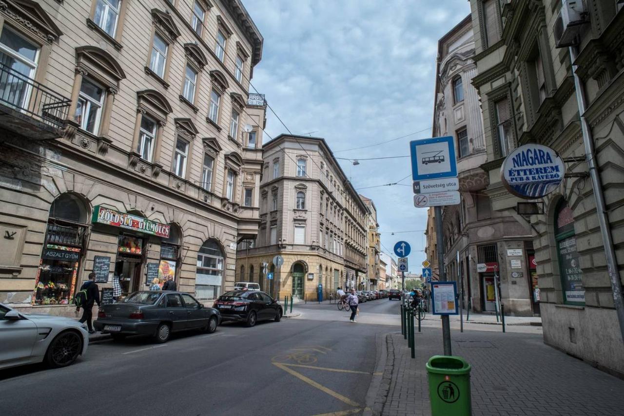 Comfy, Renewed 3 Bedroom Apt In Center Budapest Kültér fotó