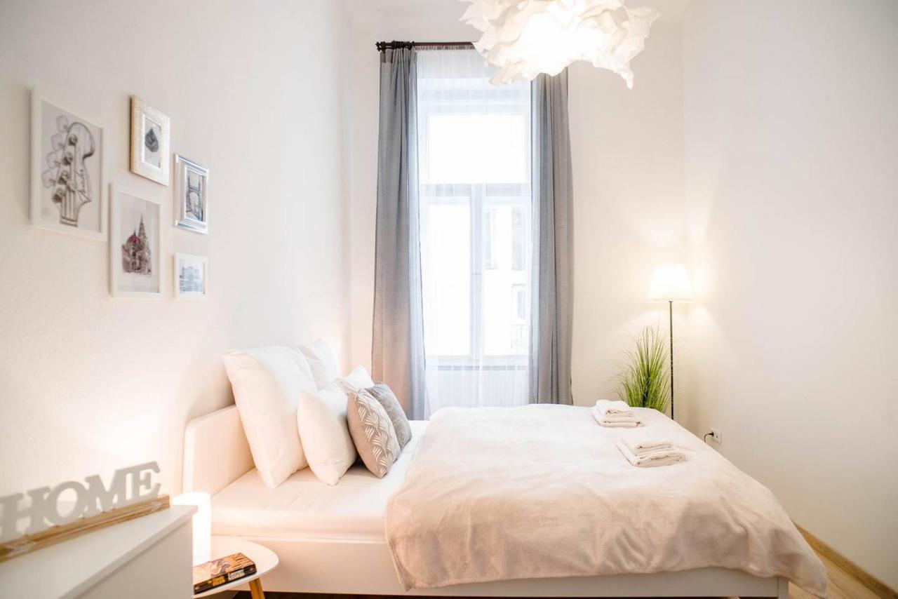 Comfy, Renewed 3 Bedroom Apt In Center Budapest Kültér fotó