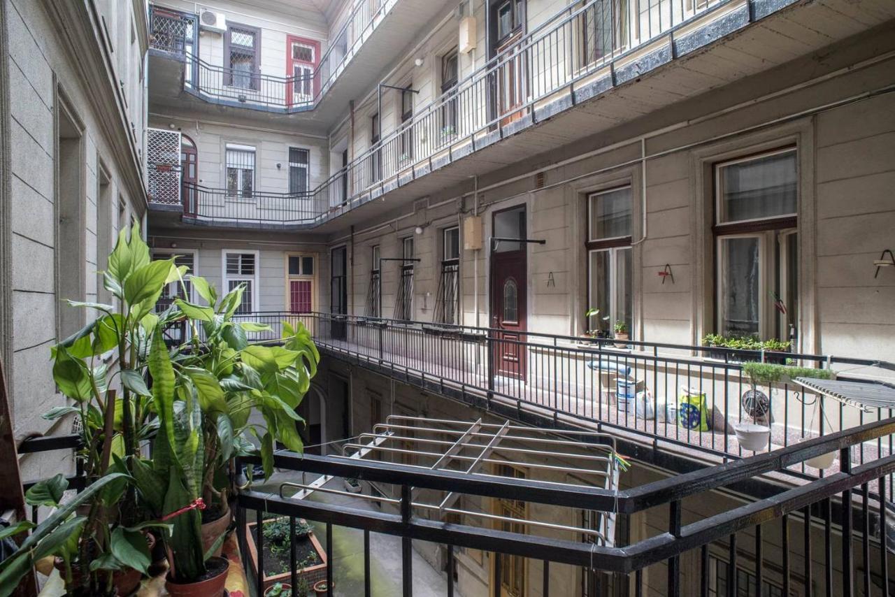 Comfy, Renewed 3 Bedroom Apt In Center Budapest Kültér fotó