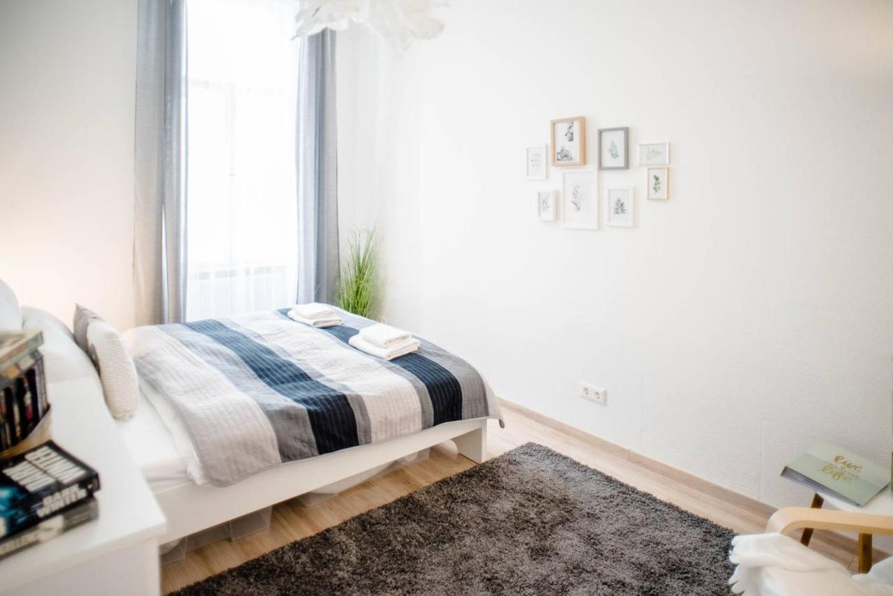 Comfy, Renewed 3 Bedroom Apt In Center Budapest Kültér fotó